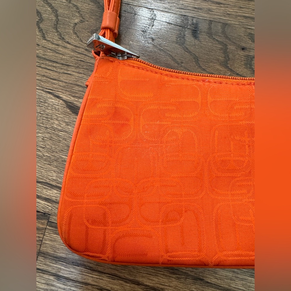 Express Orange Designer Shoulder Bag – Vibrant Chic Statement - Picture 3 of 6